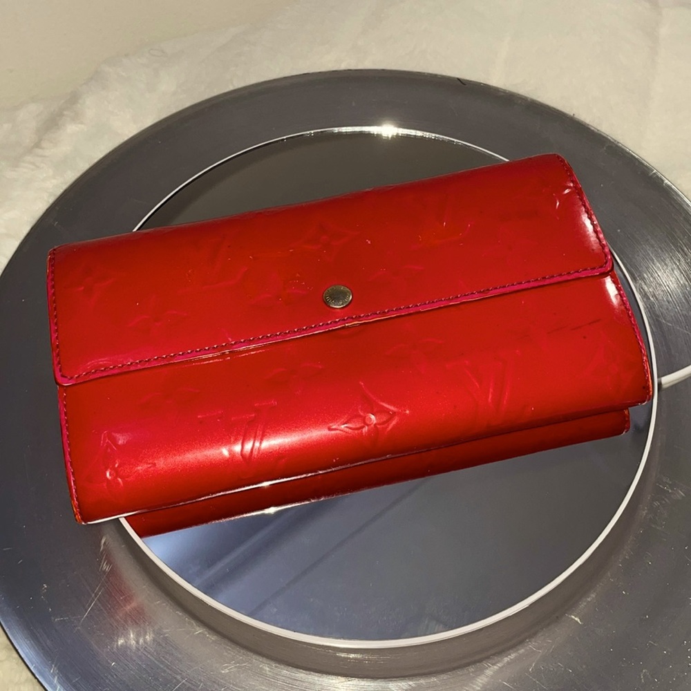 LOUIS VUITTON Monogram Vernis Sarah Wallet Envelope Red Leather - Picture 1 of 17
